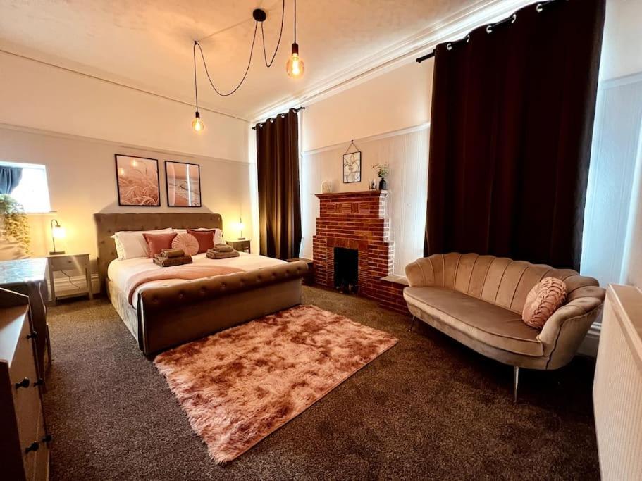 The Retreat - Large Luxury Apartment, Two Mins From Beach ボーンマス エクステリア 写真