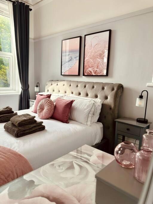The Retreat - Large Luxury Apartment, Two Mins From Beach ボーンマス エクステリア 写真